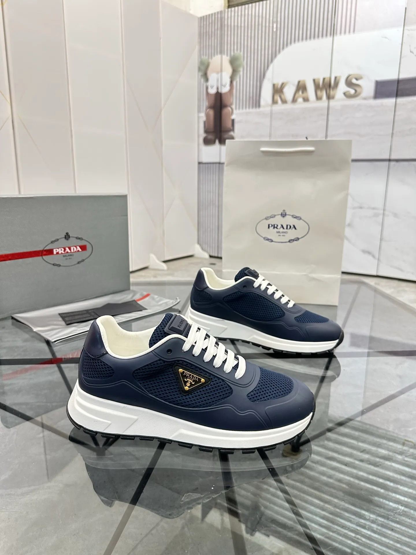 Men's shoes for sale 💰: 💰P600¥ High-end top quality Product trademark: Prada *"Prada*" low-top casual shoes Regular size: 38-45 (can be customized to 46) Product materials: Upper imported glue splicing original material, breathable lining, cowhide foot pads, original outsole. Number: 832